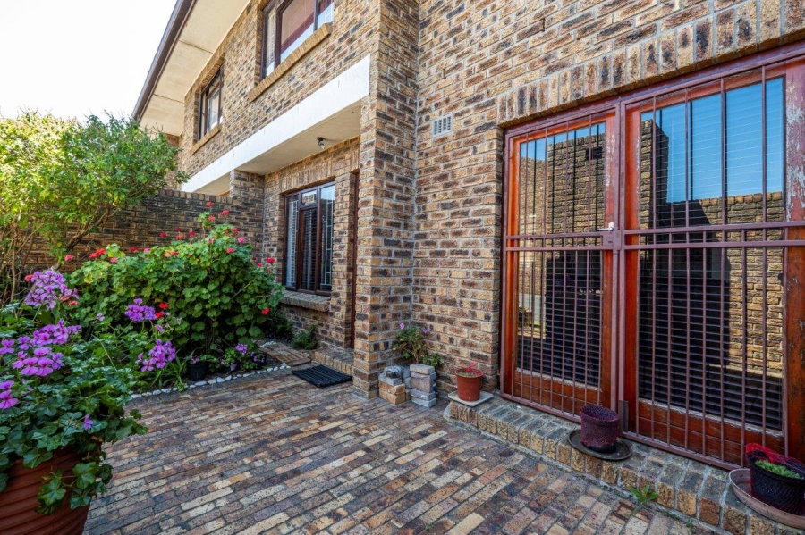 3 Bedroom Property for Sale in Stikland Western Cape
